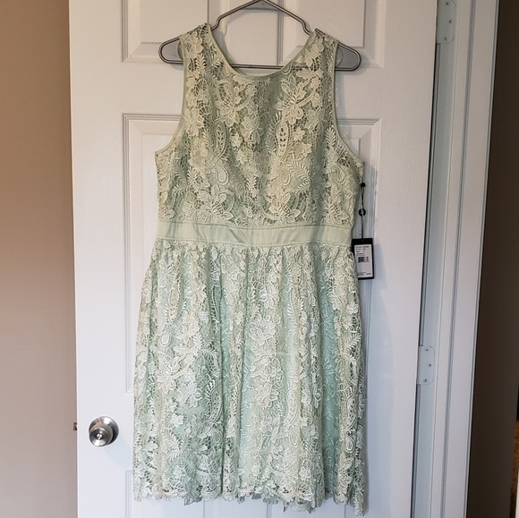 Dresses & Skirts - Short mint lace prom dress new with tags